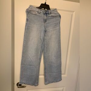 Distressed Denim Jeans NWOT 🌴